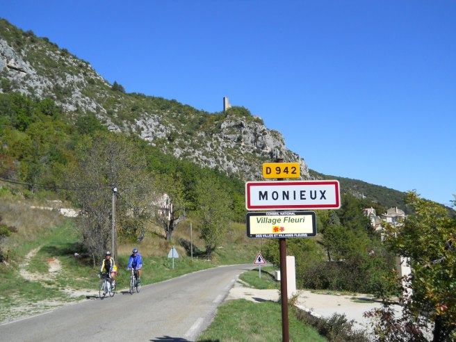 monieux2.JPG